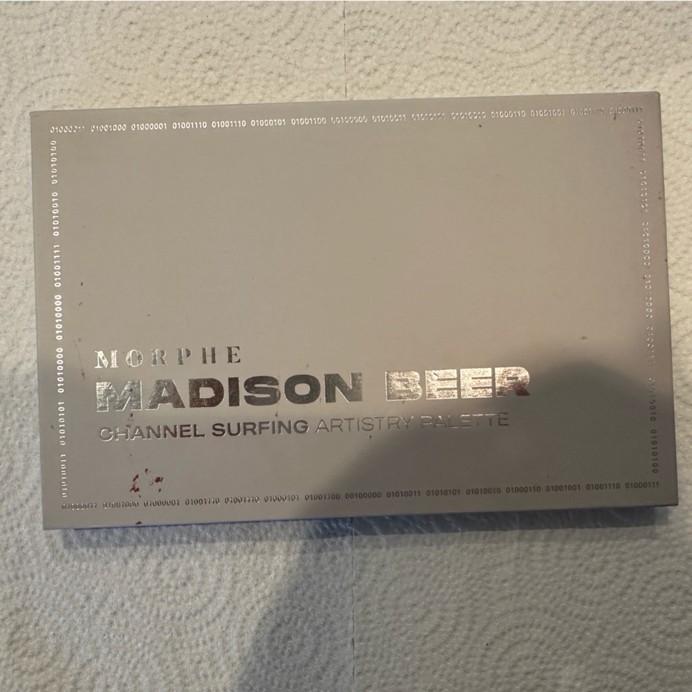Morphe Madison Beer Channel Surfing Artistry Palette